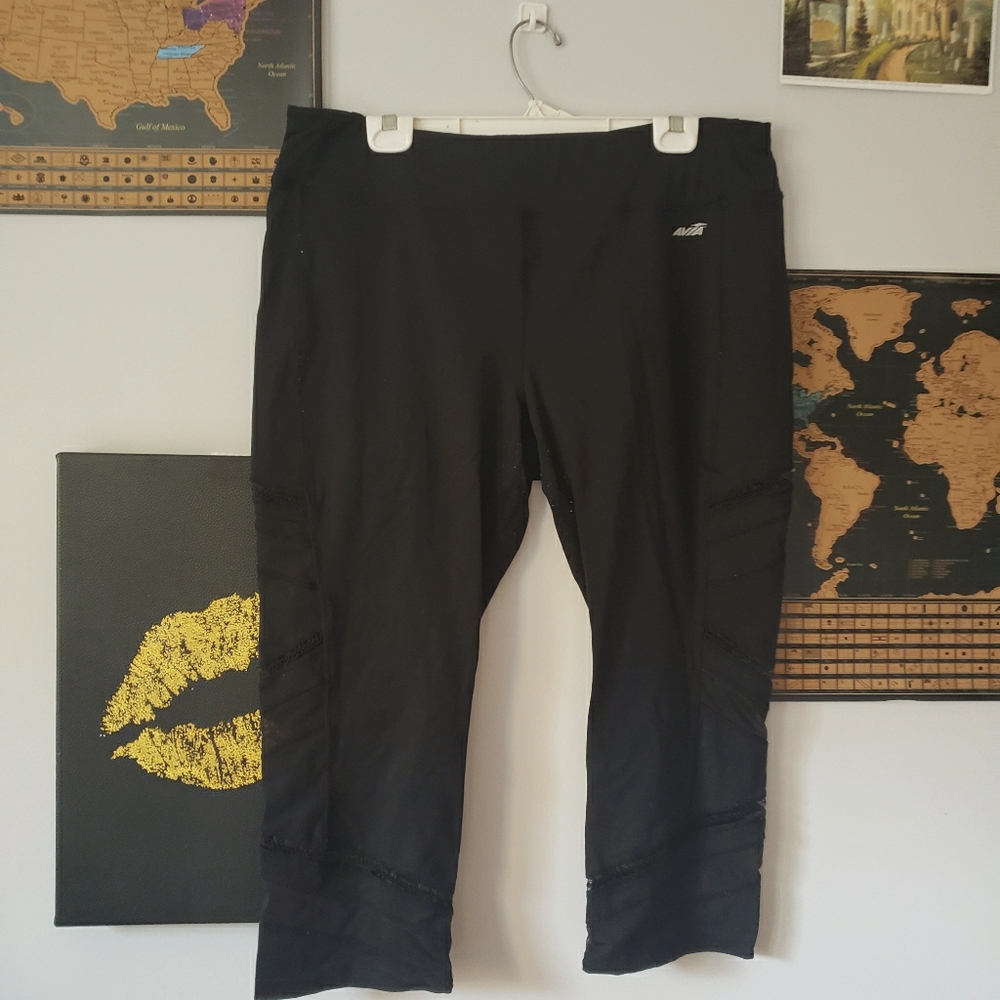 Black capri athletic legging